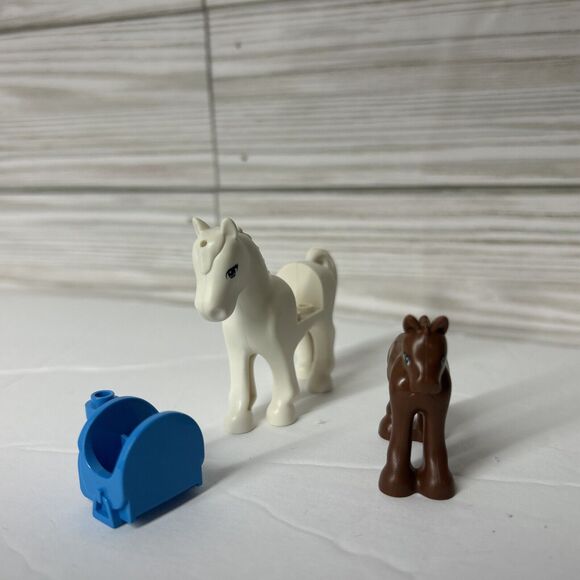 LEGO Animal White Horse W Blue Saddle & Brown Foal Friends Farm Baby - Picture 4 of 4